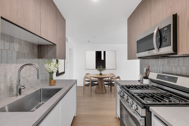 Photo - 921 N Gardner St