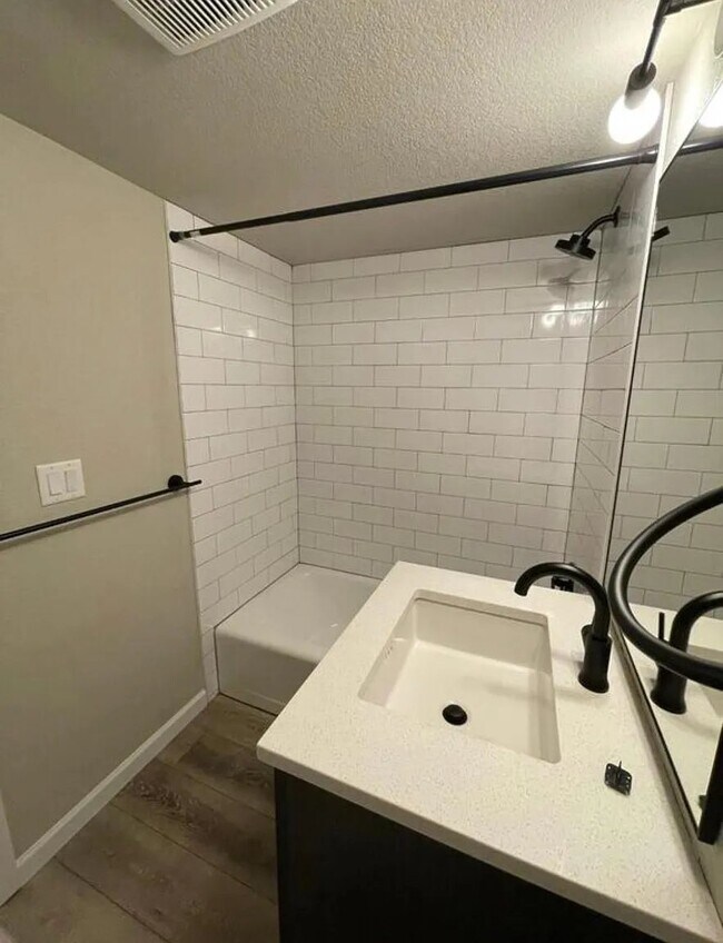 Photo - 111 S Meldrum St Unidad 7