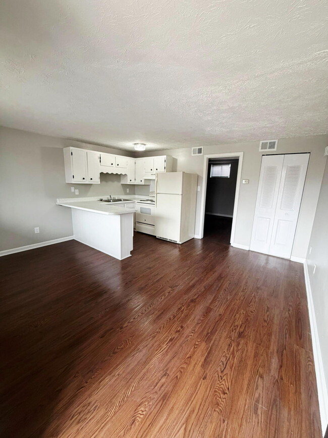 Building Photo - 159 Miller Dr Unit 9