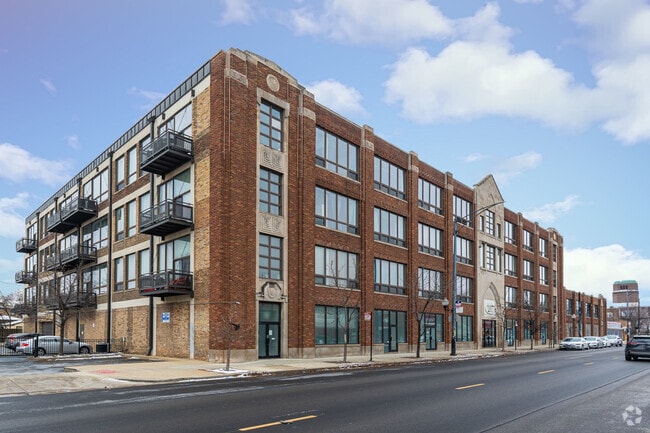 Building Photo - 4131 W Belmont Ave Unit 413 Rental