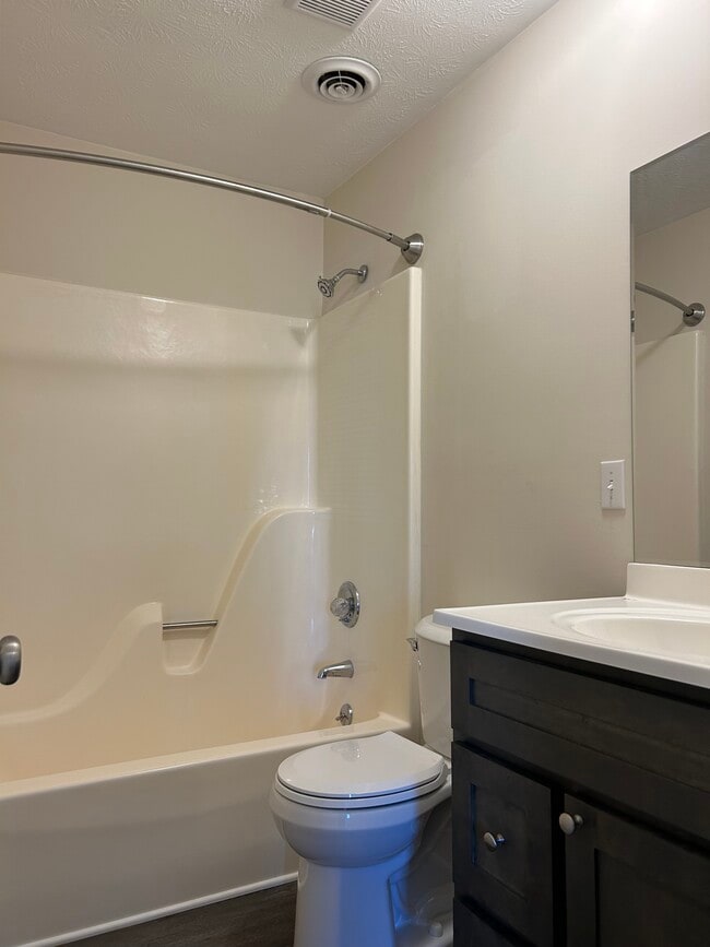 Photo - 100 Holmes Dr Unidad A