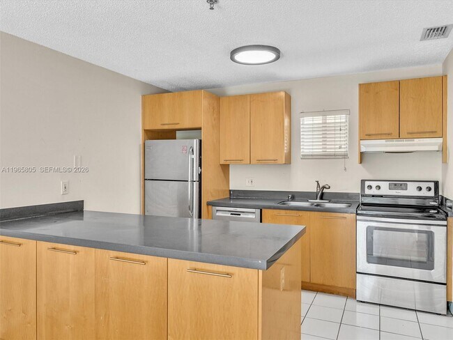 Photo - 240 SW 15th Rd Unit 112