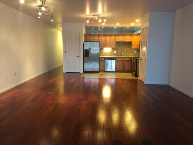 Kitchen #106 - Hawthorne 44