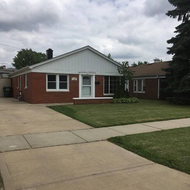 Photo - 11551 S Kedzie Ave House