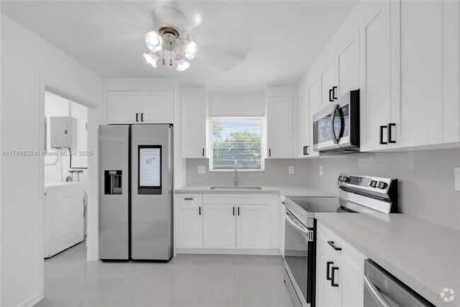 Building Photo - 721 SW 64th Ter Rental