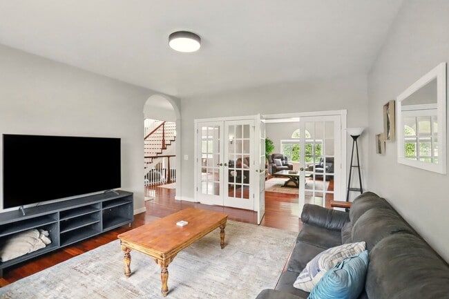 Photo - Short Term Rental! Beautiful Fully furnish...