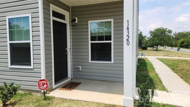 Building Photo - 14320 Moss Rd