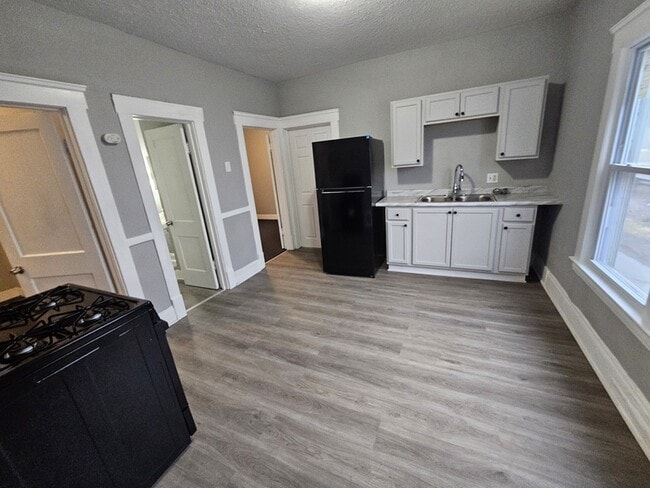 Photo - 4110 E 64th St