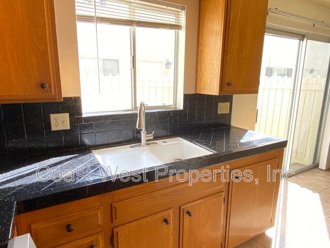 Photo - 1280 Goshen St Unidad 6