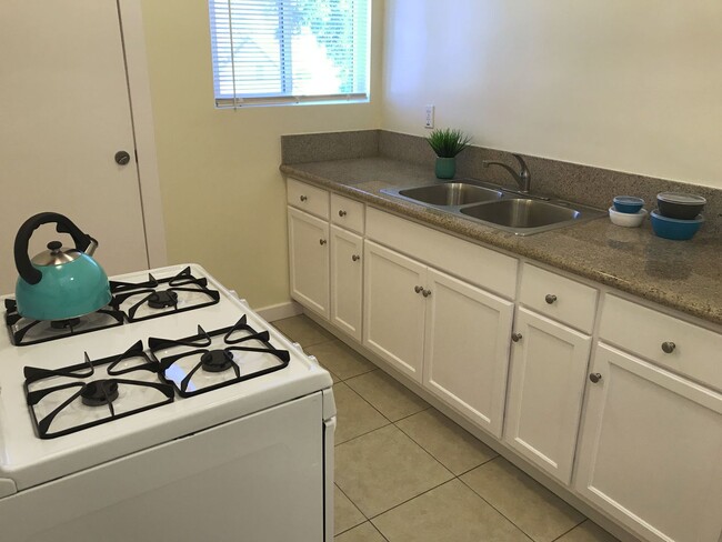 Photo - 1409-1415 Warren Ave Unit 1415