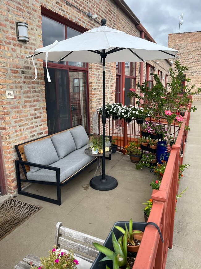 Private Balcony/Patio - 1061 W 16th St Unit 403