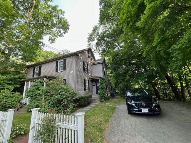 Building Photo - 1056 Beacon St Unit 1