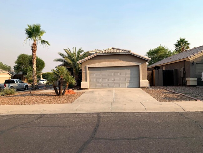 3 BEDROOM 2 BATH CORNER LOT HOME WITH 2 CA... - 3 BEDROOM 2 BATH CORNER LOT HOME WITH 2 CA...