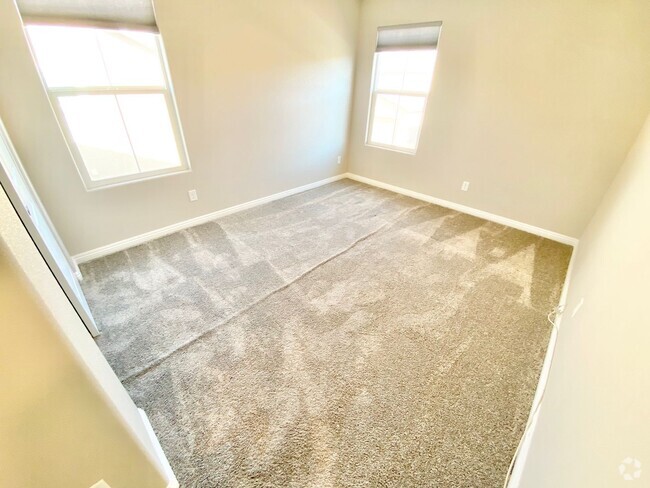 Building Photo - BEAUTIFUL 3 BEDROOM 2.5 BATHROOM TOWNHOUSE...