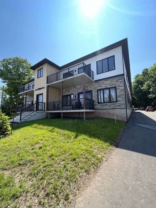 Photo - 180 Hillsborough Rd Unit 203