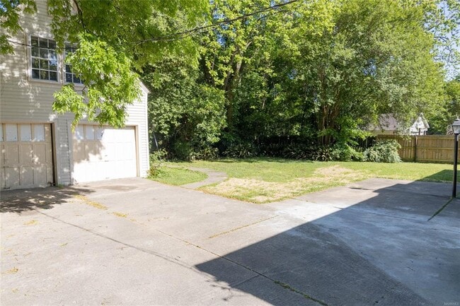 Photo - 3357 Lexington Rd