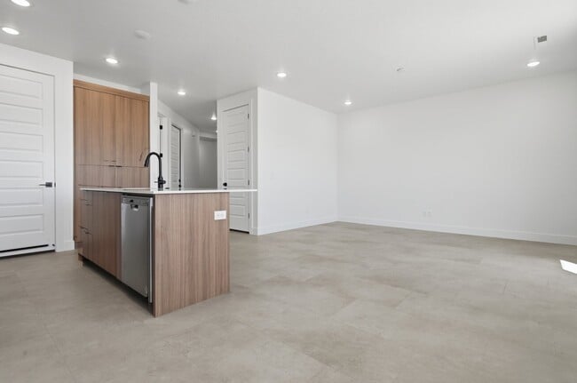 Photo - 325 S 1930 W
