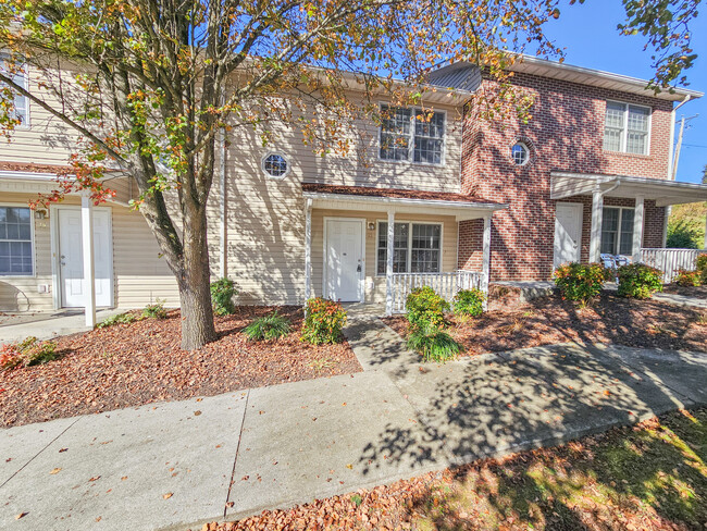 Photo - 640 Wyndale Rd Townhome