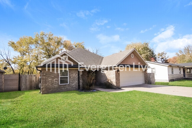 Photo - 308 S Ozark St