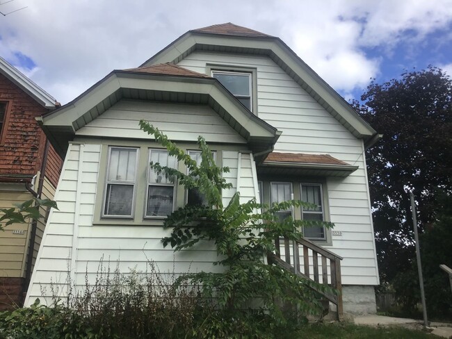 5 bedroom 2 bathroom single family home wi... - 5 bedroom 2 bathroom single family home wi...