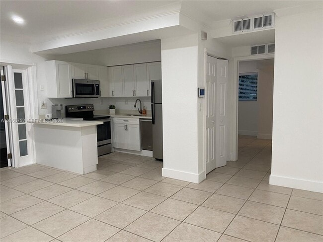 Building Photo - 1 Edgewater Dr Unit 103