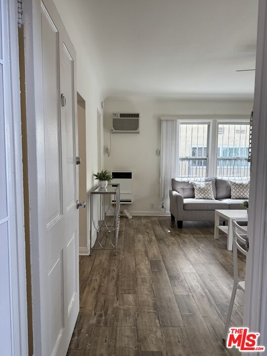 Photo - 265 S Manhattan Pl Unidad 8