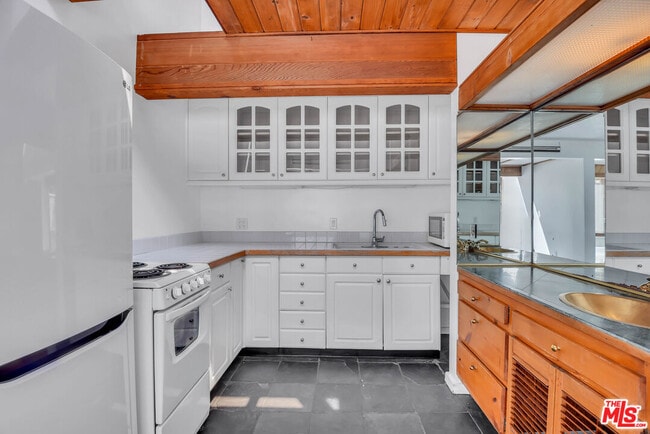 Photo - 6456 Surfside Way