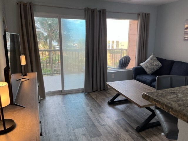 Photo - 9520 Seawall Blvd