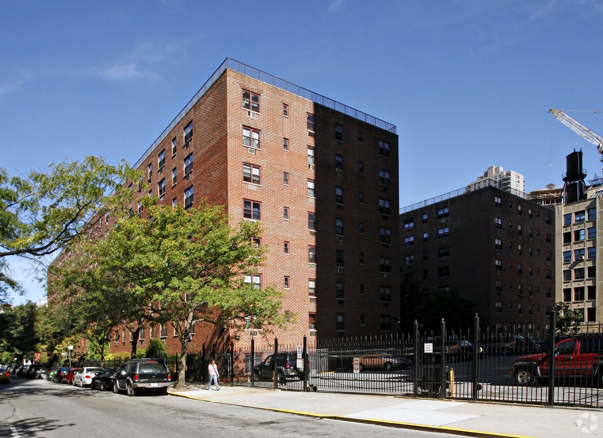 Photo - Clinton Manor Apartments