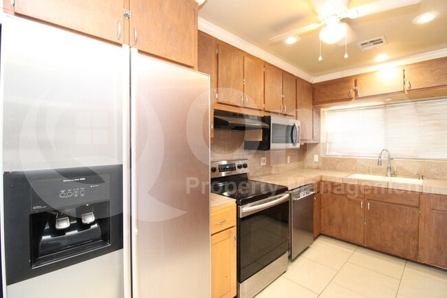 Building Photo - 4222 S 13th St Rental