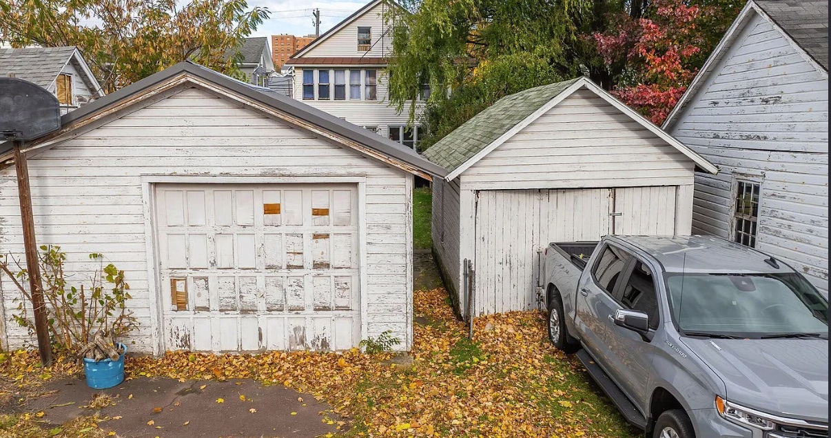 Estacionamiento fuera de la calle - 500 E 5th St