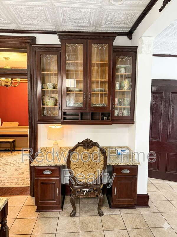 Photo - 401 S Center St