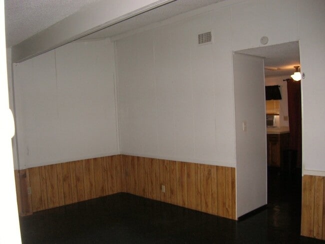 Photo - 207 E Elm St