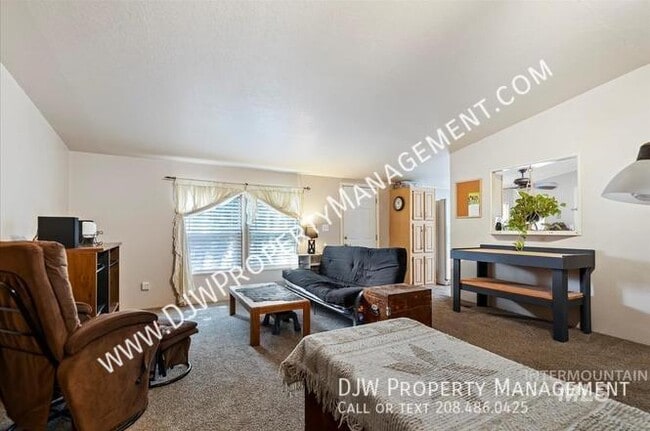 Photo - 3320 Airport Rd