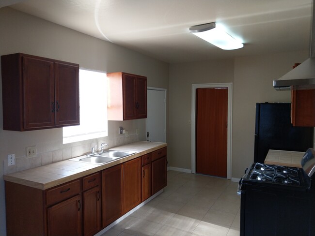 Building Photo - 2909 Myrtle St Unit 2907.5 Rental
