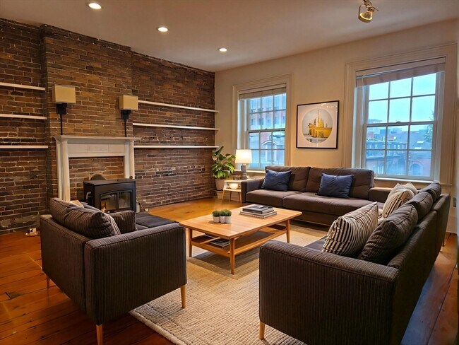 Building Photo - 61 Otis St Unit 3 Rental