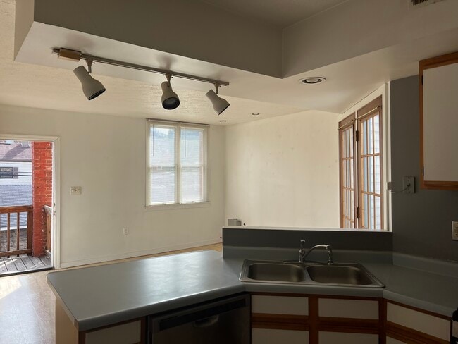 Photo - 2328-2 E Carson St Unit 2328 E Carson 2nd Floor