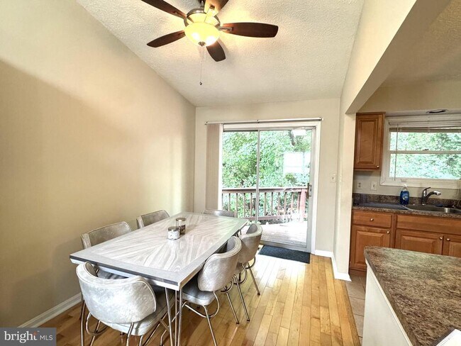 Photo - 13 McNeil Ct