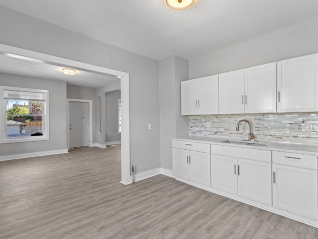 Building Photo - 812 E Burleigh St Rental