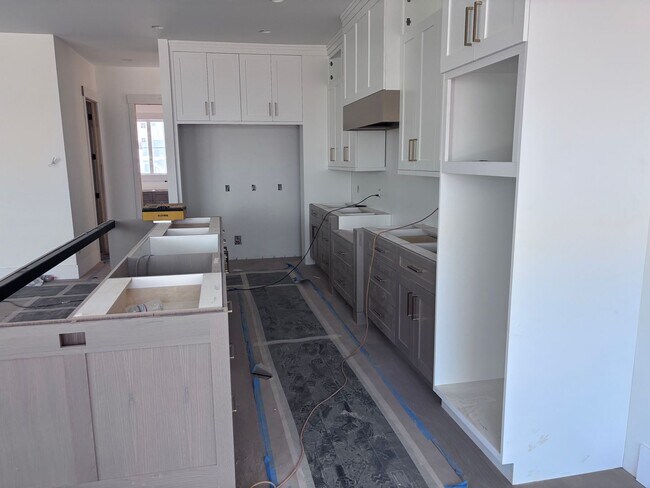 Photo - Beautiful 2 story with 6 bedrooms and swimming pool
