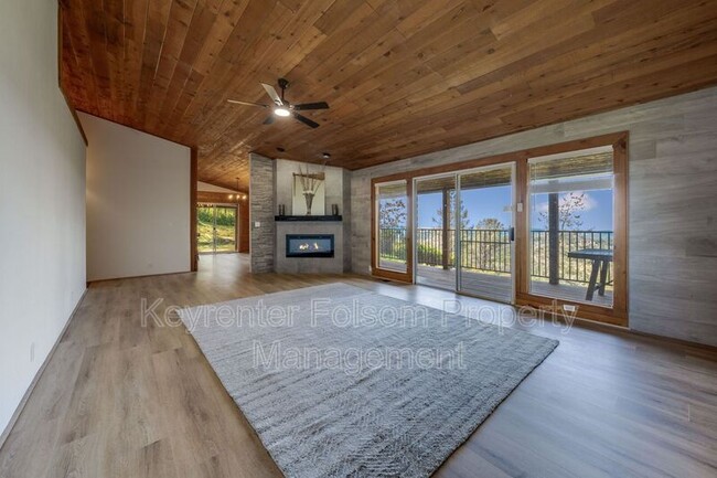 Photo - 5800 McKinley Dr House
