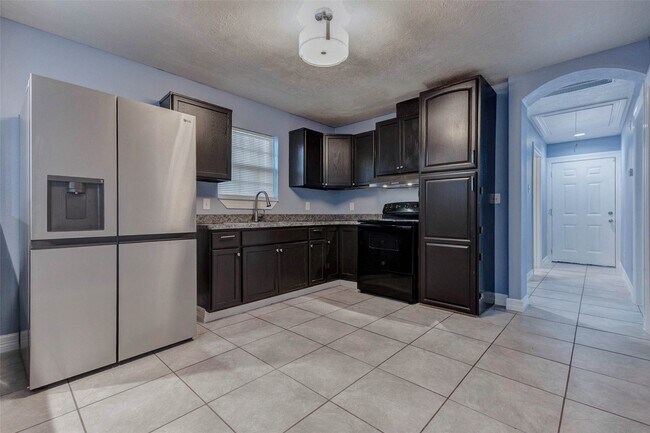 Photo - 7118 Karen St