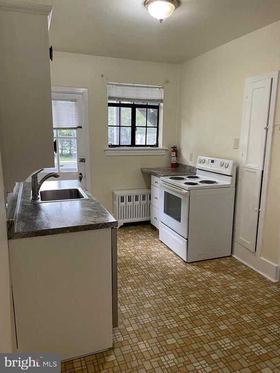 Building Photo - 5 E Maplewood Ave Unit 1