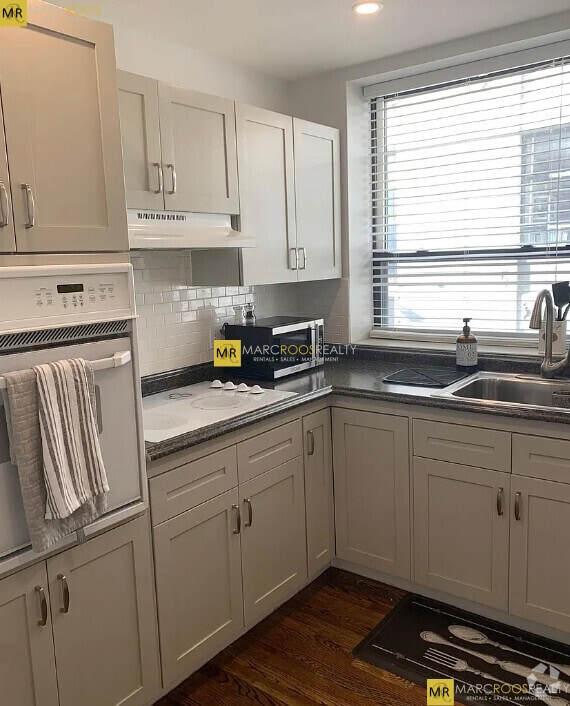 Building Photo - 645 Beacon St Unit 203 Rental