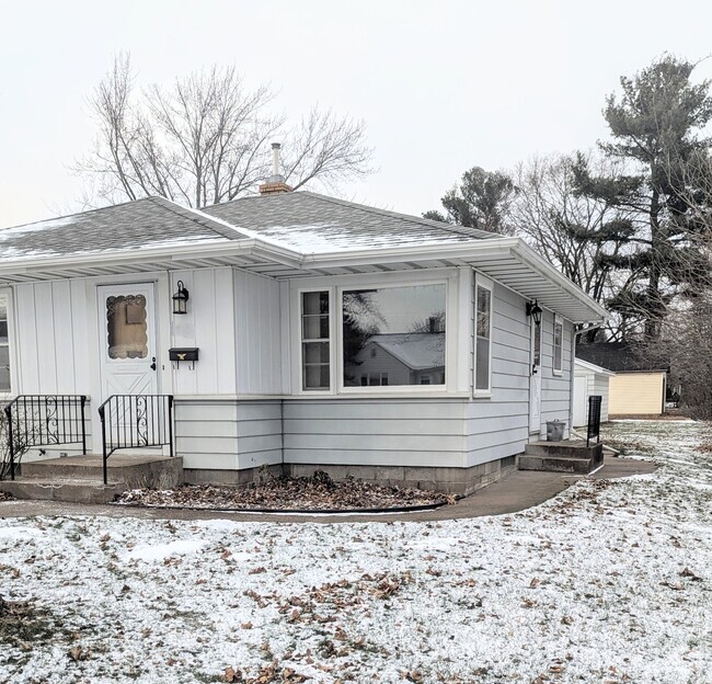 Peaceful living awaits on a quiet street that's close to everything Eau Claire has to offer! - 910 Maple St Rental