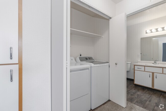 1BR, 1BA - 683SF - Laundry