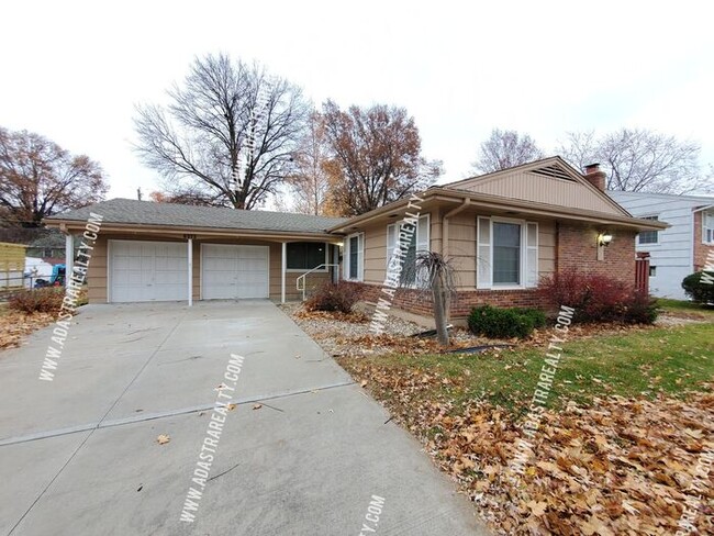 Gorgeous Home in South KCMO-Available in D... - Gorgeous Home in South KCMO-Available in D...