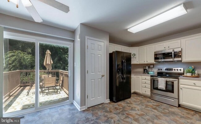 Photo - 833 Gallows Ct
