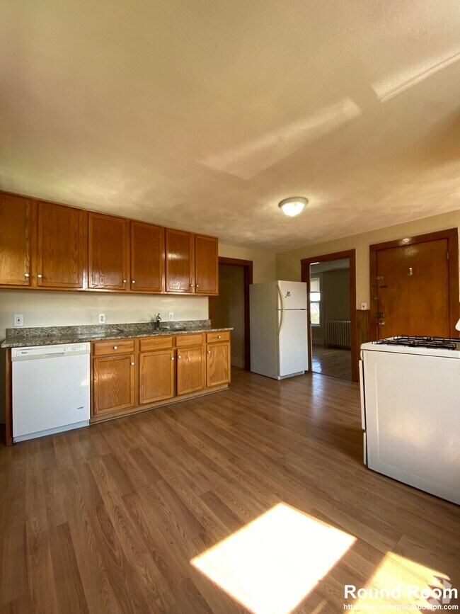 Building Photo - 51 Aldie St Unit 3 Rental