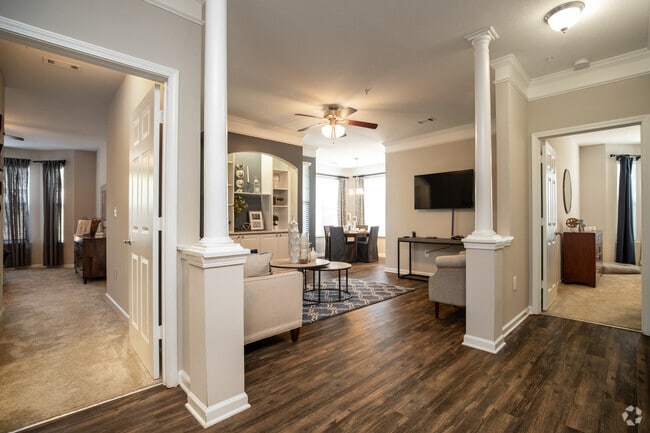 2BR, 2BA - Entrance